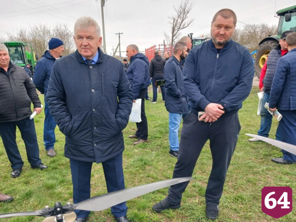 Саратовским аграриям презентовали многофункциональные плуги и агродроны